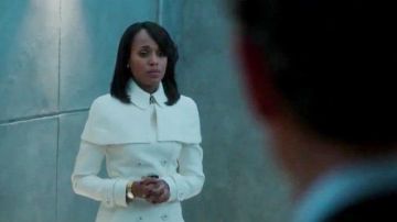 The white coat Burberry Olivia Pope (Kerry Washington) in Scandal