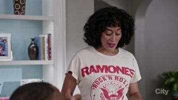 Tshirt de Ramones de Tracee Ellis dans BLACK-ISH