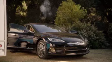 La Tesla Model S dans Extant