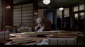 Le véritable livre Gotham City Official Records consulté par Danny DeVito dans Batman Le Défi