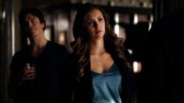 Le top bleu 7 For All Mankind de Elena Gilbert dans The Vampire Diaries