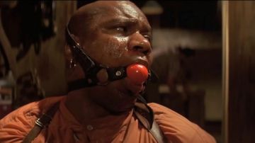 Le bâillon SM à balle rouge de Marsellus Wallace (Ving Rhames) dans Pulp Fiction