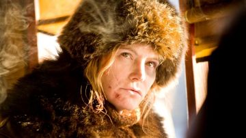 The beanie chef's hat in fur Jennifer Jason Leigh in the 8 Guys