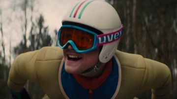 Les lunettes de ski Uvex de Taron Egerton dans Eddie The Eagle