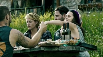 The bonnet of Samsara (Teresa Palmer) in Point Break