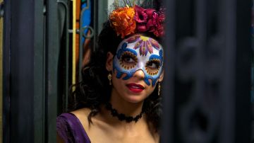 Máscara de papel de Estrella (Stephanie Sigman) "Día de muertos" en Spectre