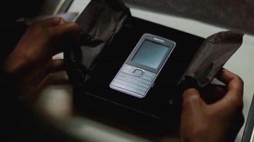 The mobile Eve Moneypenny (Naomie Harris) in Spectrum