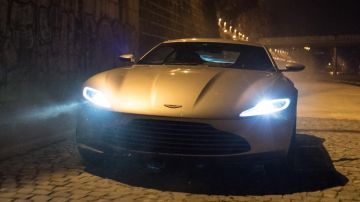 Authentic Aston Martin DB10 James Bond (Daniel Craig) in Spectrum