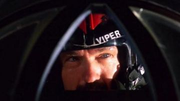 The helmet of driver Mike Metcalf / Viper (Tom Skerritt) in Top Gun