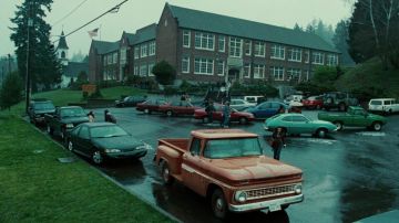 The car Chevrolet of Bella Swan (Kristen Stewart) in Twilight, chapitre 1 : Fascination