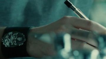 Brazalete de fuerza de Edward Cullen (Robert Pattinson) en Crepúsculo, Capítulo 1: Fascinación
