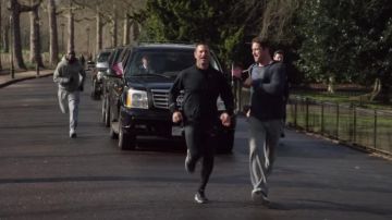 The Nike jacket Benjamin Asher (Aaron Eckhart) in The Fall of London