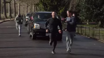 The Nike jacket Benjamin Asher (Aaron Eckhart) in The Fall of London