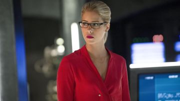 Les lunettes de Felicity Smoak (Emily Bett Rickards) dans Arrow