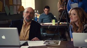 The Apple MacBook Pro with Richard Schiff and Judy Greer in Entourage