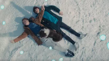 Vans Ward Sneakers portées par Nick Nelson (Kit Connor) comme on le voit dans Heartstopper (S01E02)