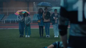 Pantalon Asos Design Plisse Culotte porté par Tara Jones (Corinna Brown) vu dans Heartstopper (S01E04)