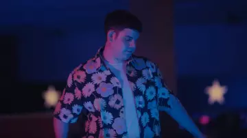H&M Relaxed Fit Short Sleeve Shirt worn by Isaac Henderson (Tobie Donovan) as seen in Heartstopper (S01E05)