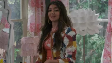 T-shirt Topshop Spray Flower en rouge porté par Tia (Amanda Perez) comme on le voit dans How We Roll (S01E10)
