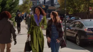 Aldo Aboma Tote porté par Wickie Roy (Renée Elise Goldsberry) vu dans Girls5eva (S02E02)