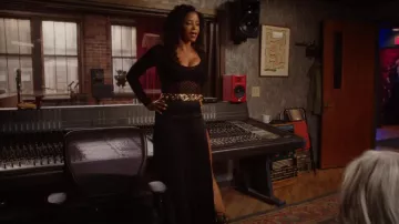 Jupe Maxi à fente latérale Susano Monaco portée par Wickie Roy (Renée Elise Goldsberry) comme on le voit dans Girls5eva (S02E02)