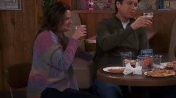 Zadig et Voltaire Sunday Multi Color Sweater porté par Jen (Katie Lowes) comme on le voit dans How We Roll (S01E10)