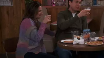Zadig et Voltaire Sunday Multi Color Sweater porté par Jen (Katie Lowes) comme on le voit dans How We Roll (S01E10)
