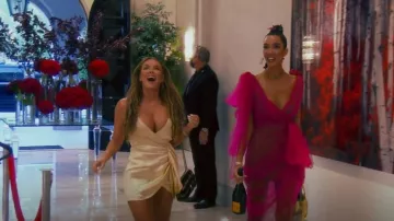Superdown Lennie Wrap Vestido usado por Nicole James como se ve en The Real Housewives of Orange County (S16E01)