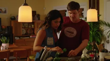 T-shirt Cigar City porté par Michael Esper dans l’émission de télévision Florida Man (S01E01)