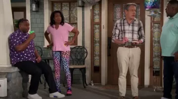 Adidas Postmove Sneakers portées par Marty Butler (Marcel Spears) comme on le voit dans The Neighborhood (S05E18)
