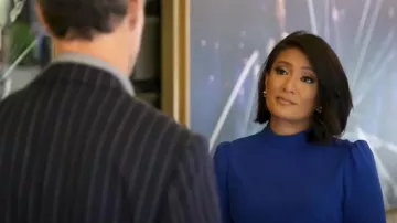 Robe fourreau à épaules boutonnée Donna Morgan Stretch Crepe Buttoned Sheath portée par Elaine Quijano comme vu dans CBS Mornings le 15 avril 2023