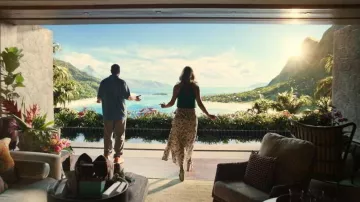 Banyan house at 4369 Royal Place in Honolulu Hawaii as a gigantic room of Audrey (Jennifer Aniston) and Nick in Murder Mystery 2