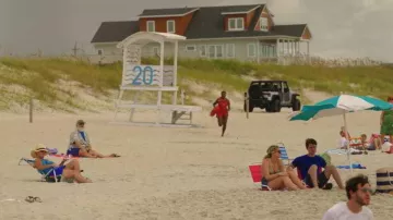 Moment Baywatch filmé sur la plage de Carolina en Floride Série télévisée Man (S01E01)