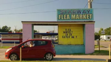Starway Flea Market en Wilmington visitado por Mike Valentine (Édgar Ramírez) en Florida Man (S01E02)