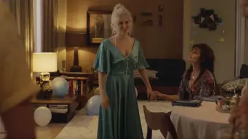 La robe satinée portée par Milla (Eliza Scanlen) dans le film Milla