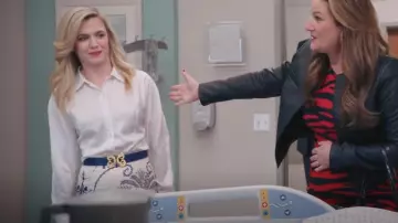 Chemise Theory Tenia Luxe portée par Sadie Ryan (Harriet Dyer) vue dans American Auto (S02E13)