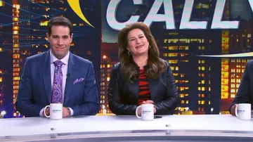 Chaqueta de cuero Akris Hasso usada por Katherine Hastings (Ana Gasteyer) como se ve en American Auto (S02E13)