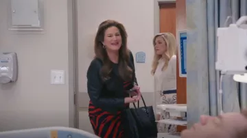 Smythson East West Tote Bag worn by Katherine Hastings (Ana Gasteyer) as seen in American Auto (S02E13)