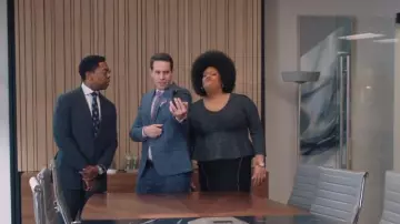 Poetic Justice Curvy Stretch Ponte Zipper Trim Jupe crayon classique portée par Dori Ovens (X Mayo) comme vu dans American Auto (S02E13)