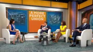 Jessica Howard Robe sans manches brodée portée par Meg Oliver comme vu dans CBS Mornings le 18 avril 2023