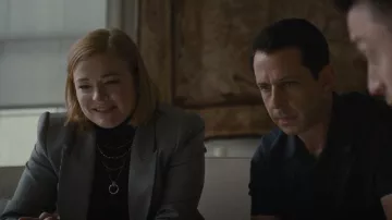 Alexander McQueen Blazer de lana negra usado por Shiv Roy (Sarah Snook) como se ve en Succession (S04E04)