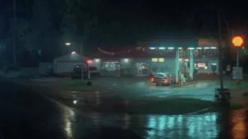 Shell gas station where Jack (Adam Driver) refills his Chevrolet Caprice Classic Wagon in White Noise