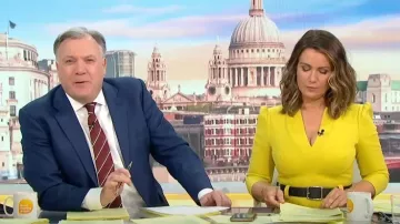 Karen Millen Crepe estructurado cinturón para siempre vestido Midi usado por Susanna Reid como se ve en Good Morning Britain el 18 de abril de 2023