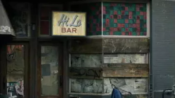 1004 Macleod Trail Southeast as The Hi Lo Bar where Ellie and Joel Miller (Pedro Pascal) in The Last of Us (S01E04)