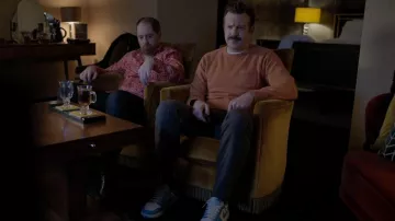 Nike Air Jordan 1 Elevate Low 'University Blue' portée par Ted Lasso (Jason Sudeikis) vue dans Ted Lasso (S03E06)