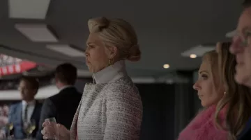 Shaune Leane Rose Thorn Large Hoop Aretes usados por Rebecca Welton (Hannah Waddingham) como se ve en Ted Lasso (S03E06)
