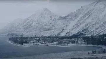 Waterton Park as The Silver Lake town resort in The Last of Us TV series (S01E08)