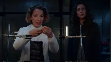 Rag & Bone Slade Blazer worn by Maria Ruiz (Erica Hernández) as seen in True Lies (S01E08)