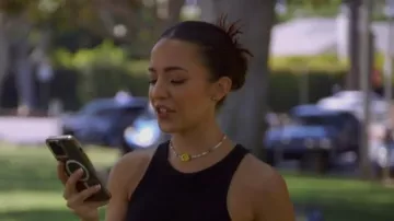 Collier de perles de graines Ragstock Smiley Face porté par Charli Burnett comme on le voit dans les règles Vanderpump (S10E11)