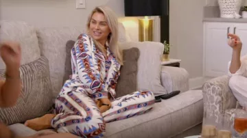 La chemise à imprimé géométrique Kooples portée par Lala Kent comme on le voit dans les règles Vanderpump (S10E11)